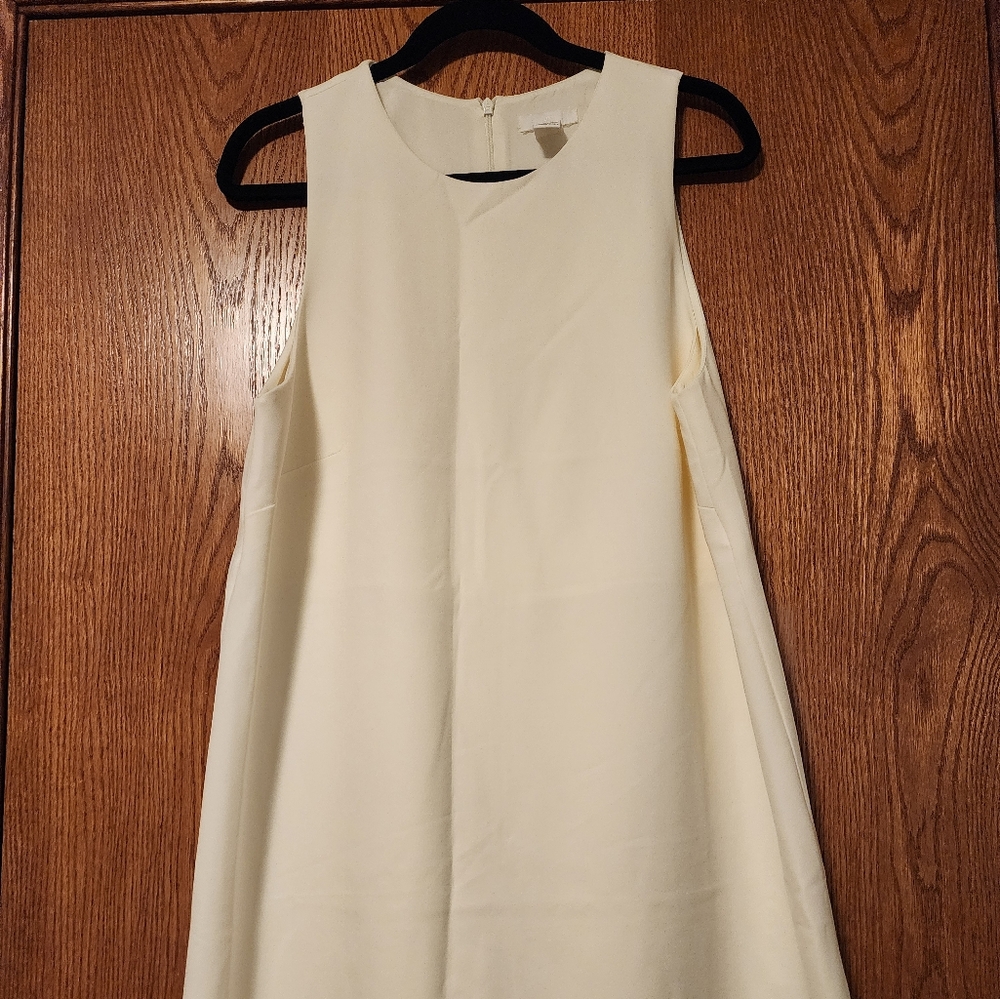 Effortless Style: H&M Short Dress - Size L, Ready for Fun!